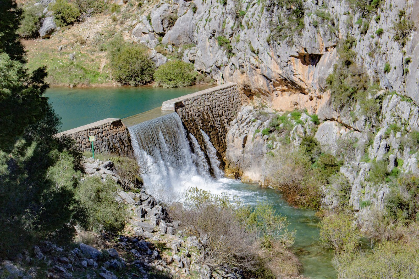 Presa La Hierbabuena - Río Turón