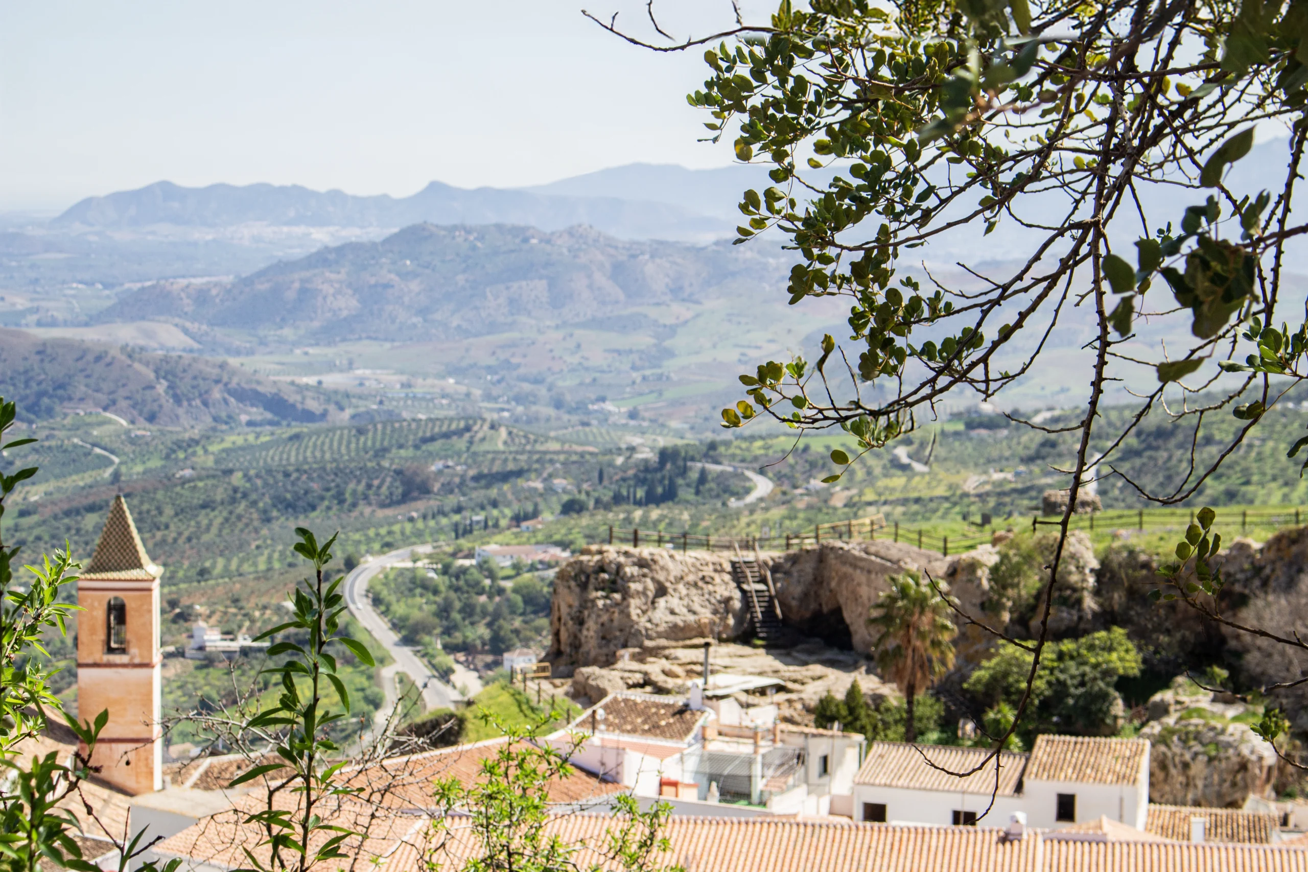 Vista panorámica Iglesia y Castillo Árabe (S.IX)