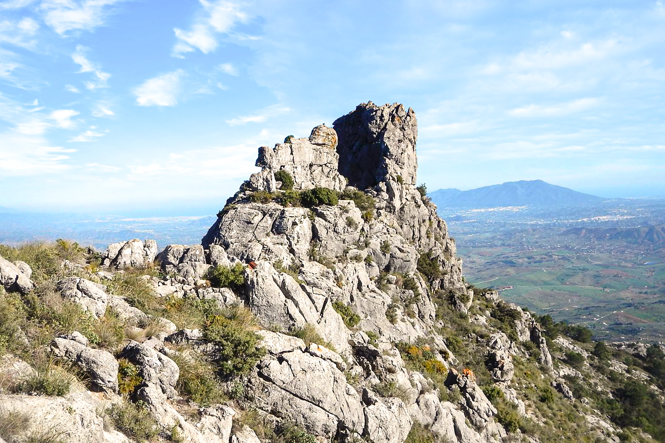 La Ventanilla, una formación rocosa ubicada en las laderas de la Sierra Prieta