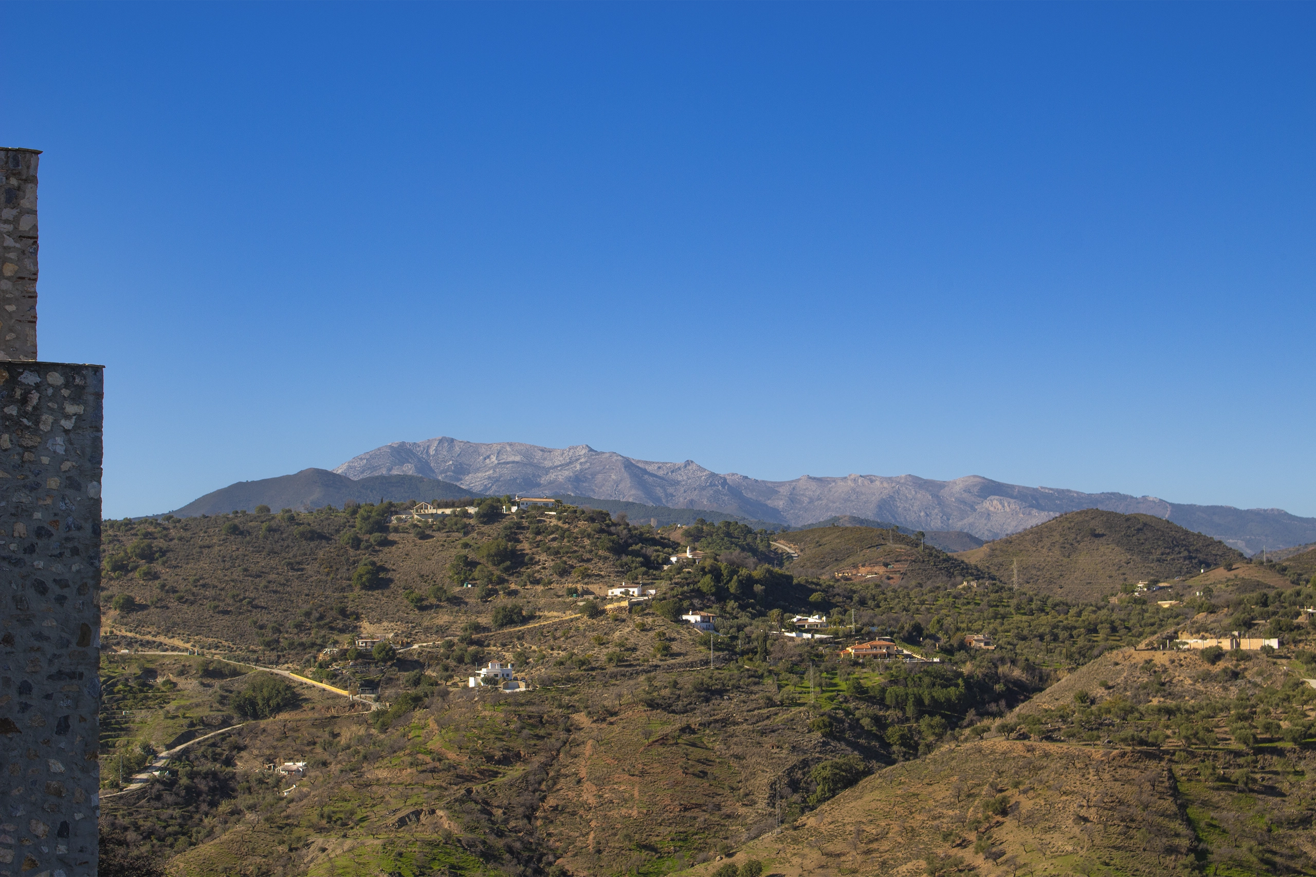 Panoramica de la Sierra de las Nieves desde el Castillo de Monda