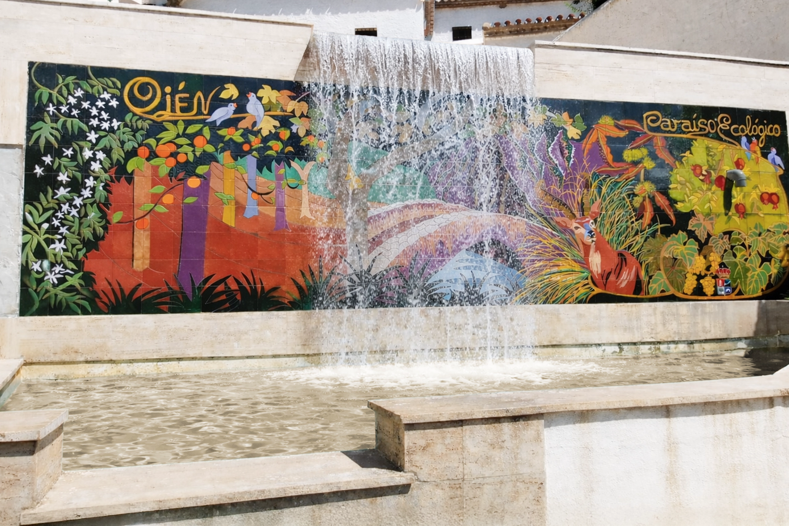 Mural de Rosa Collado en la Cascada de la Fuente del Museo Molino