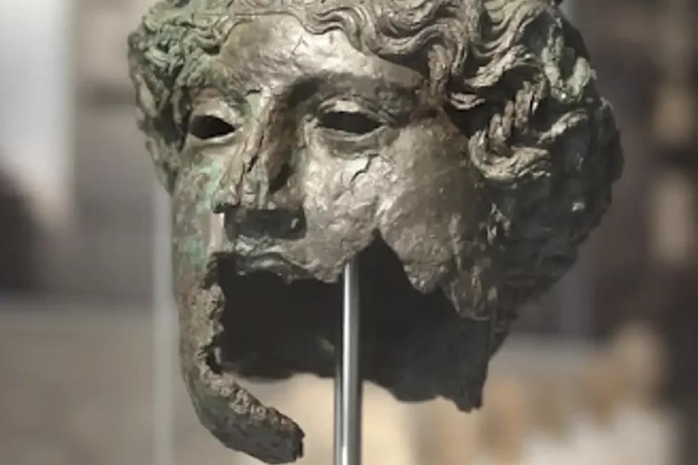 Cabeza de Baco en bronce