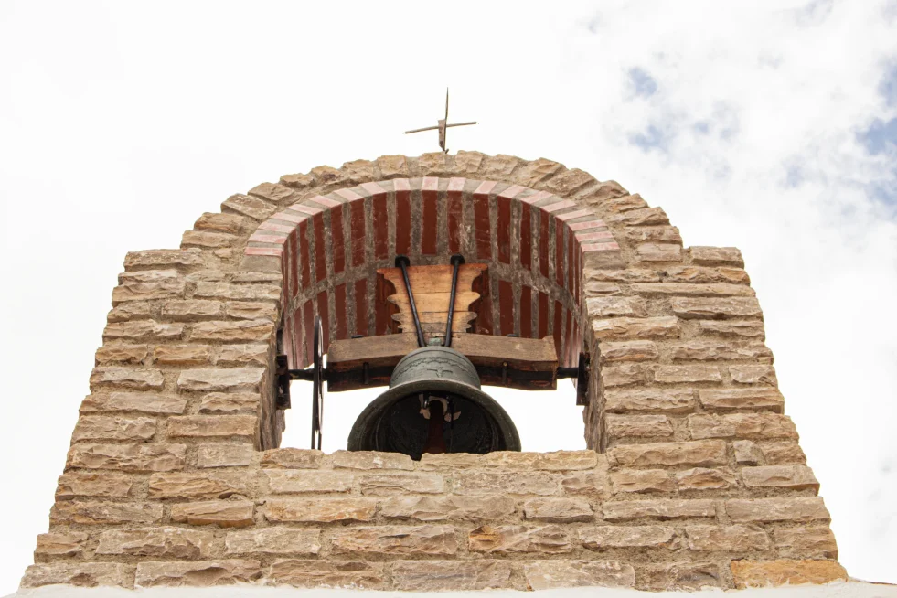 Campanario de piedra del Nicho del Señor de la Misericordia